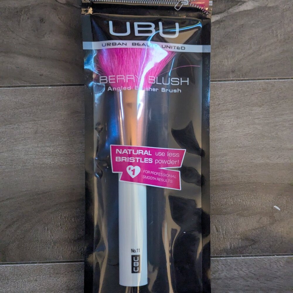 UBU Berry Angled Blusher Brush